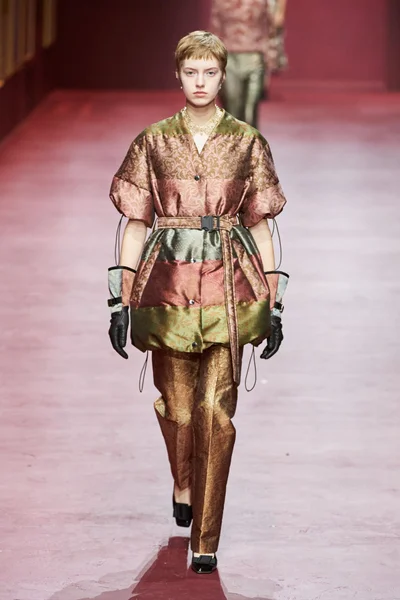 Look 68